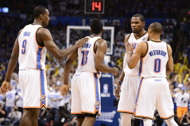 中国棒球队加强投捕配合训练