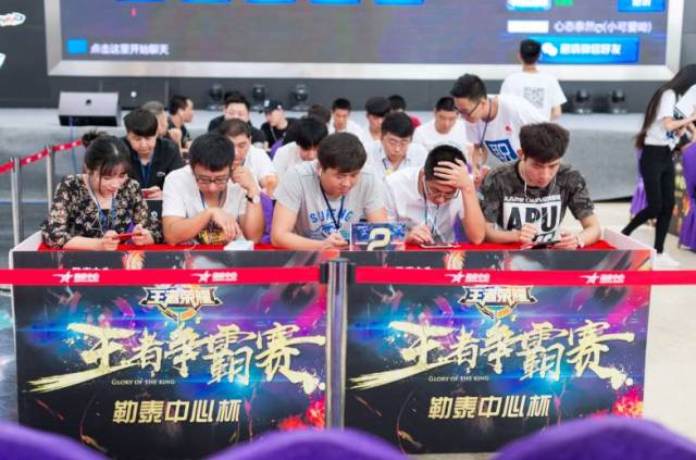 读懂“桌子动态”：如何判断这一桌人谁是鱼，谁是鲨鱼？（看透牌桌风向：识别你桌上的“鱼”与“鲨鱼”）